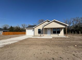 3121 Paradise Ln, Salina, KS 67401