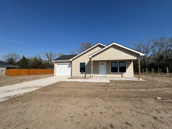3121 Paradise Ln, Salina, KS 67401