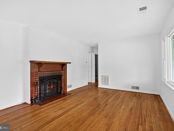 5th image of 7909 Fairfax Rd