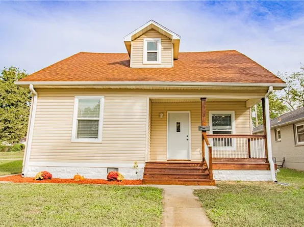 813 E 16th St, Sedalia, MO 65301