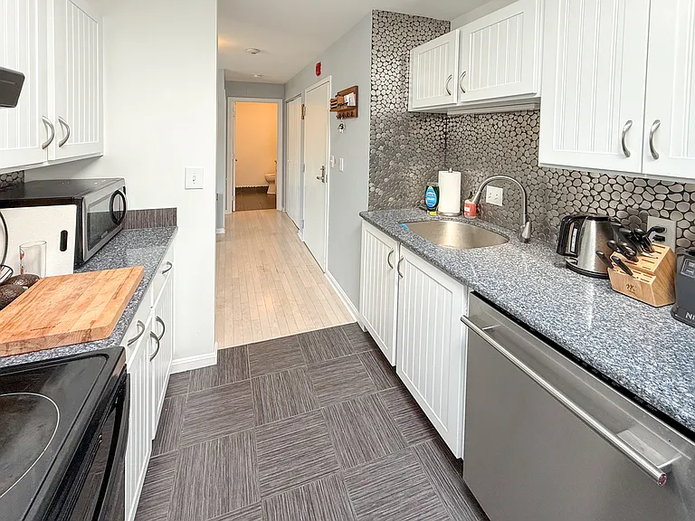 218 Thorndike St #309 — Photo 8
