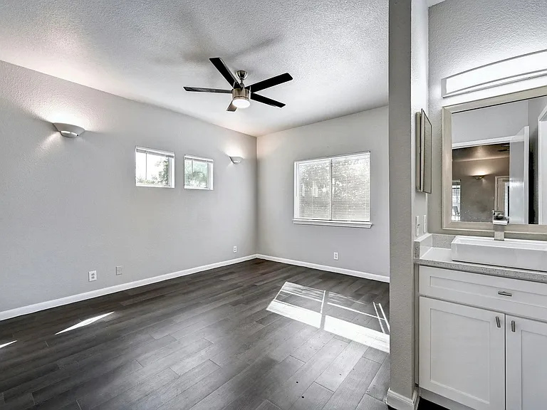 3412A Speedway St — Photo 11