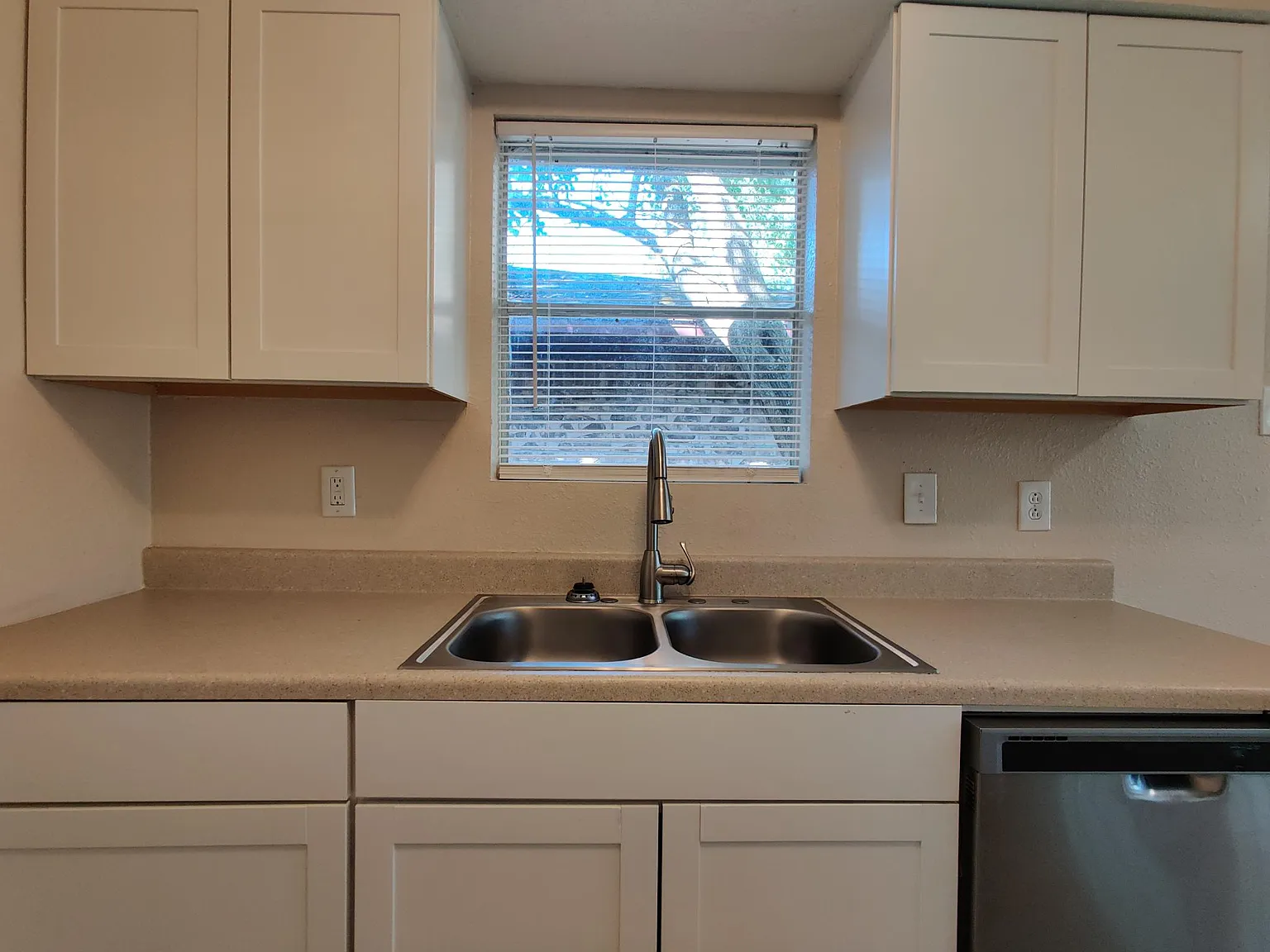 3 bed, 1.5 bath, 1113 sqft, $1,499 — Photo 4