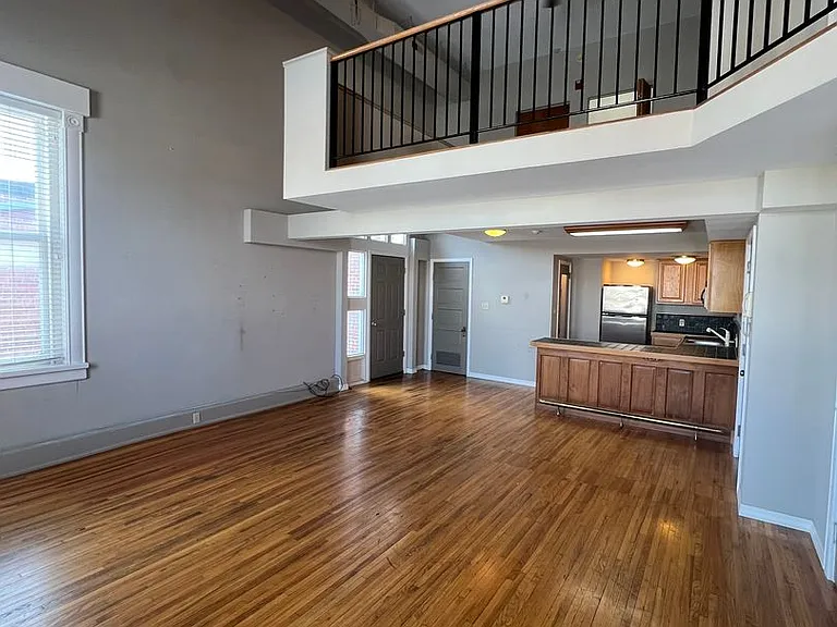 313 Park Central E #303 — Photo 3
