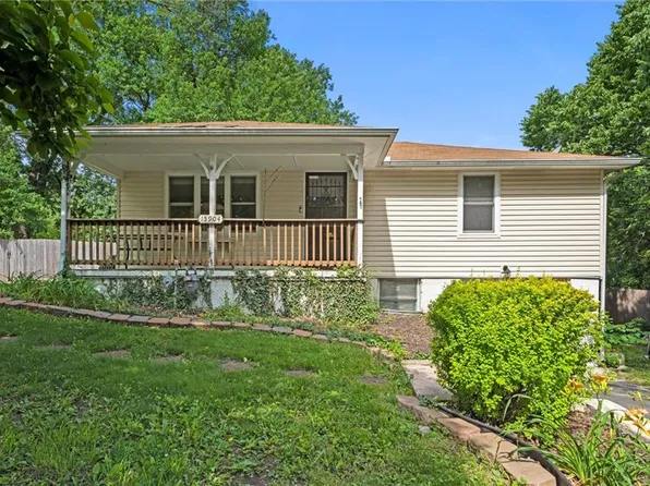 15904 Speaker Ave, Belton, MO 64012