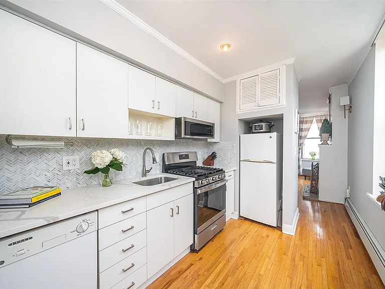 132 Madison St #2R — Photo 7