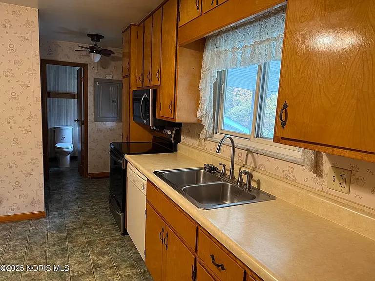 1711 Crestwood Dr #1 — Photo 8