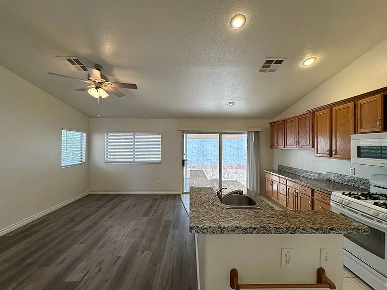 9450 Hanta Ave — Photo 7