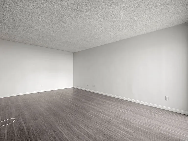 8011 W Romaine St — Photo 16