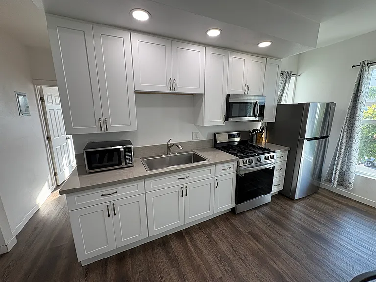 907 D Ave #5 — Photo 4
