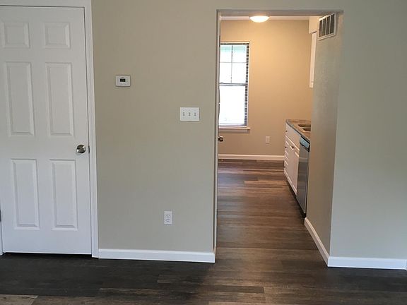 4th image of 213 SE Claremont St APT A