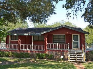 514 Cypress Valley Rd, Cuero, TX 77954