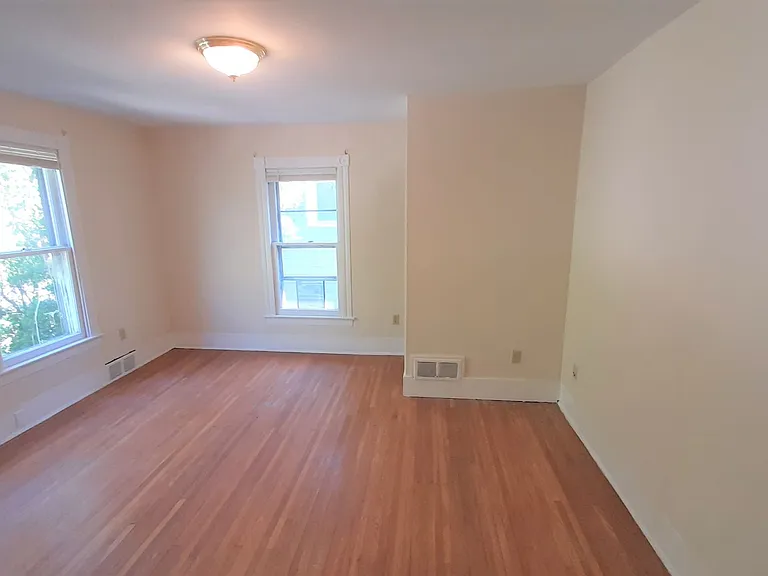 410 S Aurora Street — Photo 9