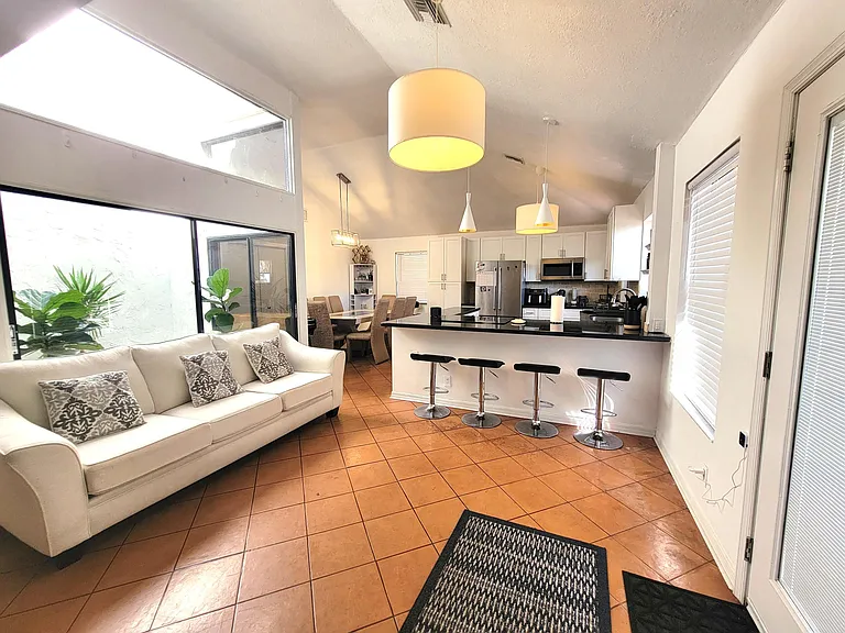 13465 Fountain View Blvd — Photo 9