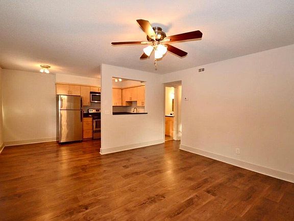3rd image of 922 W Hughes St #2