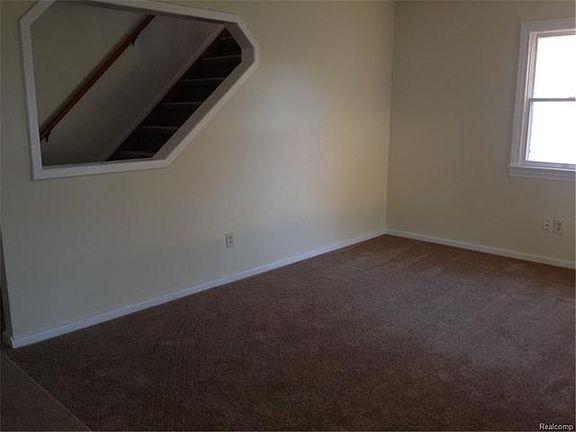 5th image of 25127 Cole St