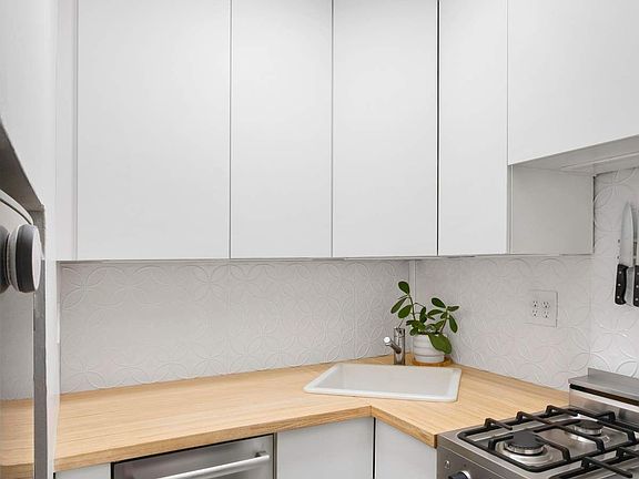 5th image of 453 W 43rd St APT 1-B