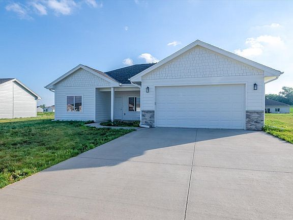 4th image of 508 Village Dr