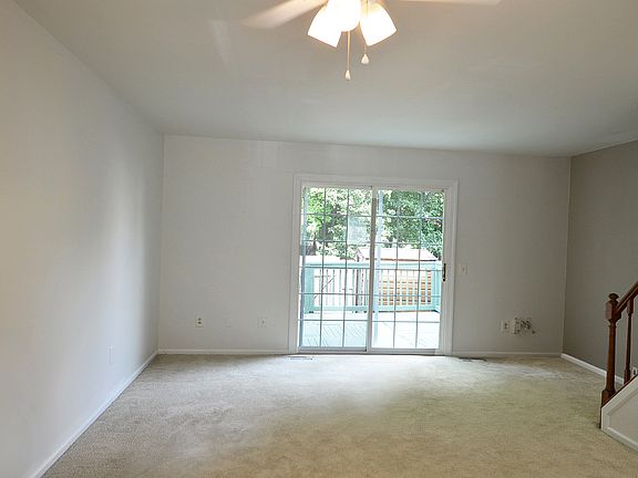 LR w/S.G. Door to Deck