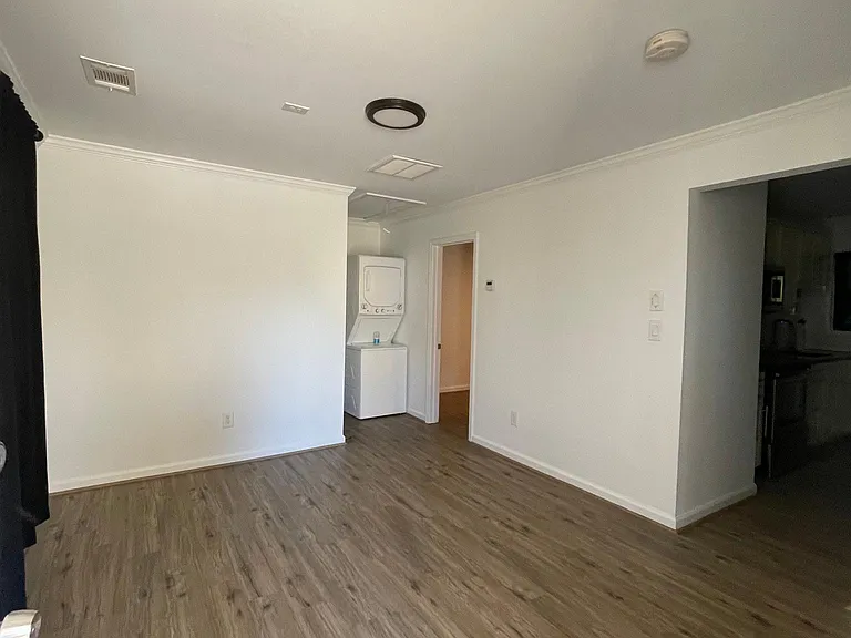 87 Vine St NW — Photo 2