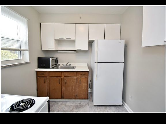 4th image of 5917 Cary Ave #4