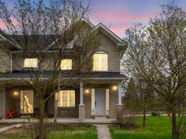 481 Jim Barber Ct, Newmarket, ON L3Y 9E6