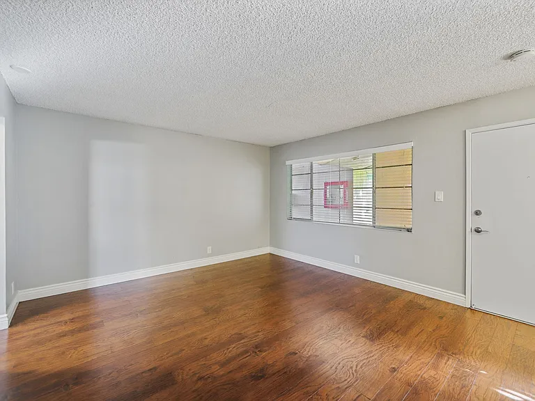 Metro Park Apartments - San Leandro — Photo 7
