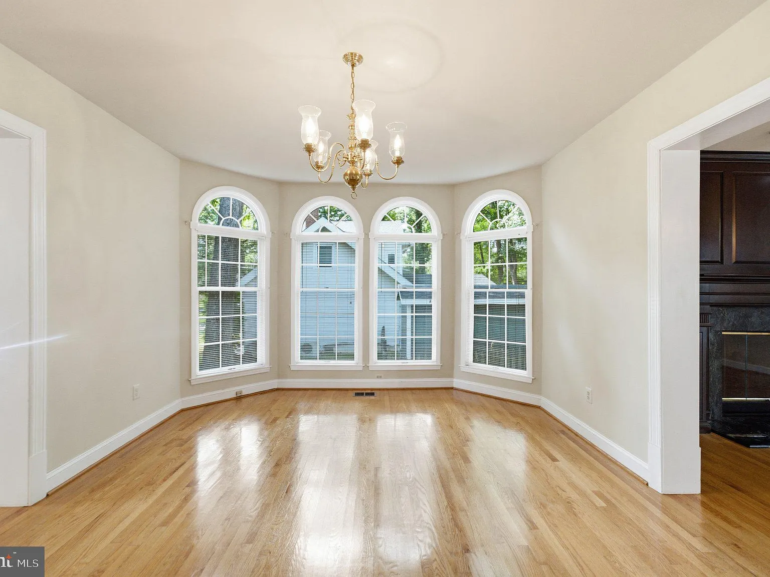 4 bed, 3.5 bath, 4542 sqft, $5,500 — Photo 4