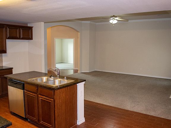 5th image of 300 Portland Ct