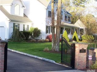 7 Oak Ridge Ct, Manorville, NY 11949