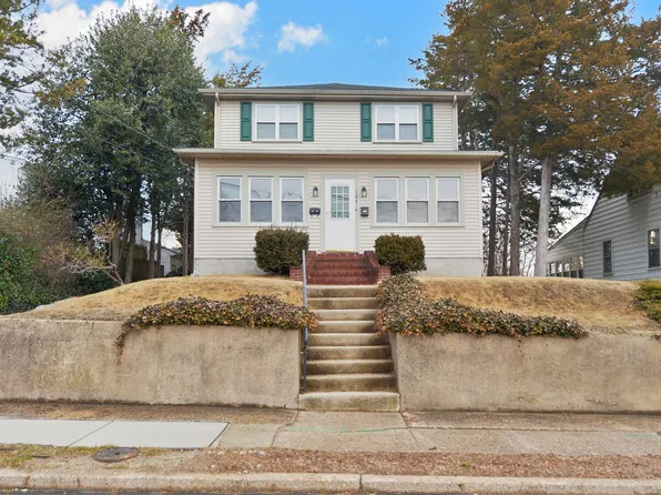 E Kings Hwy 107, 107 E Kings Hwy, Mount Ephraim, NJ 08059