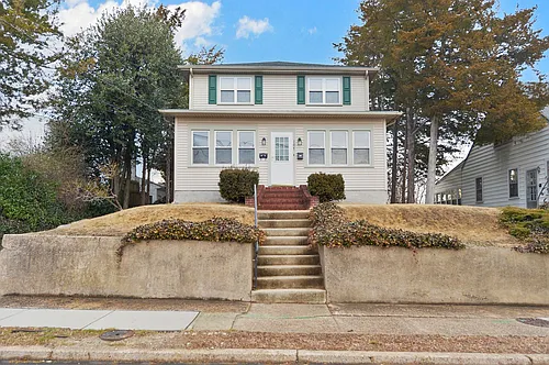 107 E Kings Hwy Photo 1