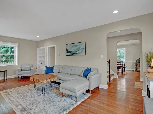 635 Round Oak Rd, Baltimore, MD 21204
