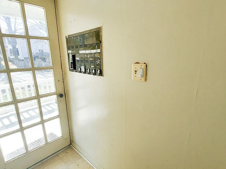 228 Manor Cir — Photo 7