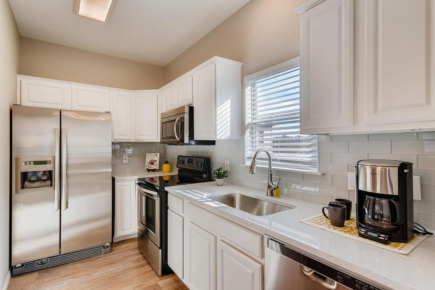 2 bed, 854 sqft, $1,995 — Photo 1