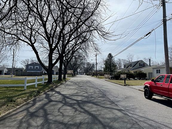 5th image of 909 Salem Dr