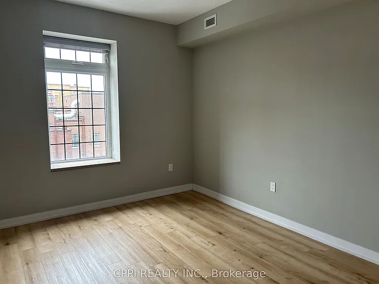 70 King St E #404 — Photo 4