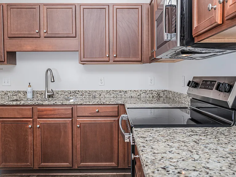 312 Hawks Bluff Dr — Photo 9