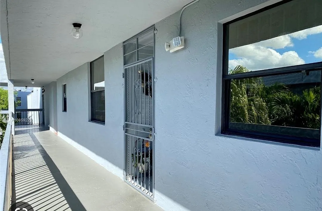 12209 SW 14th Ln — Photo 1