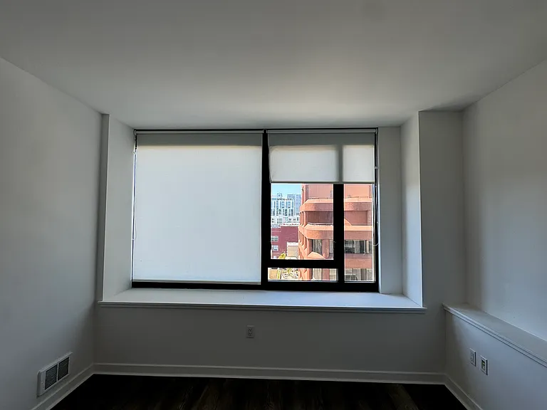 260 King St #809 — Photo 15