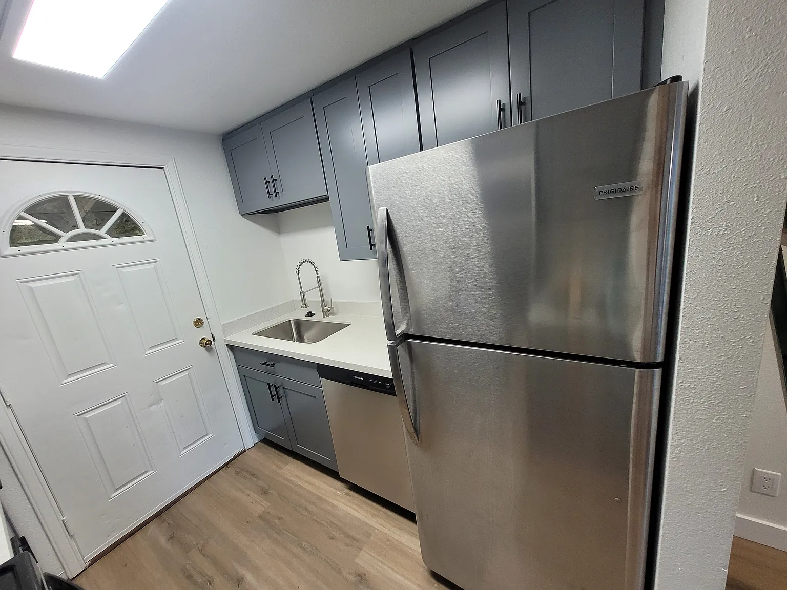 1554 Houston Ave — Photo 3