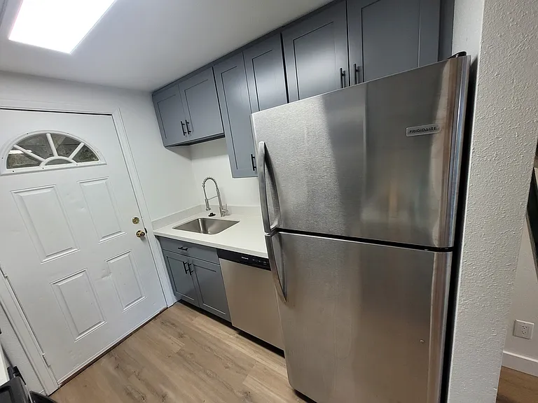 1554 Houston Ave — Photo 3