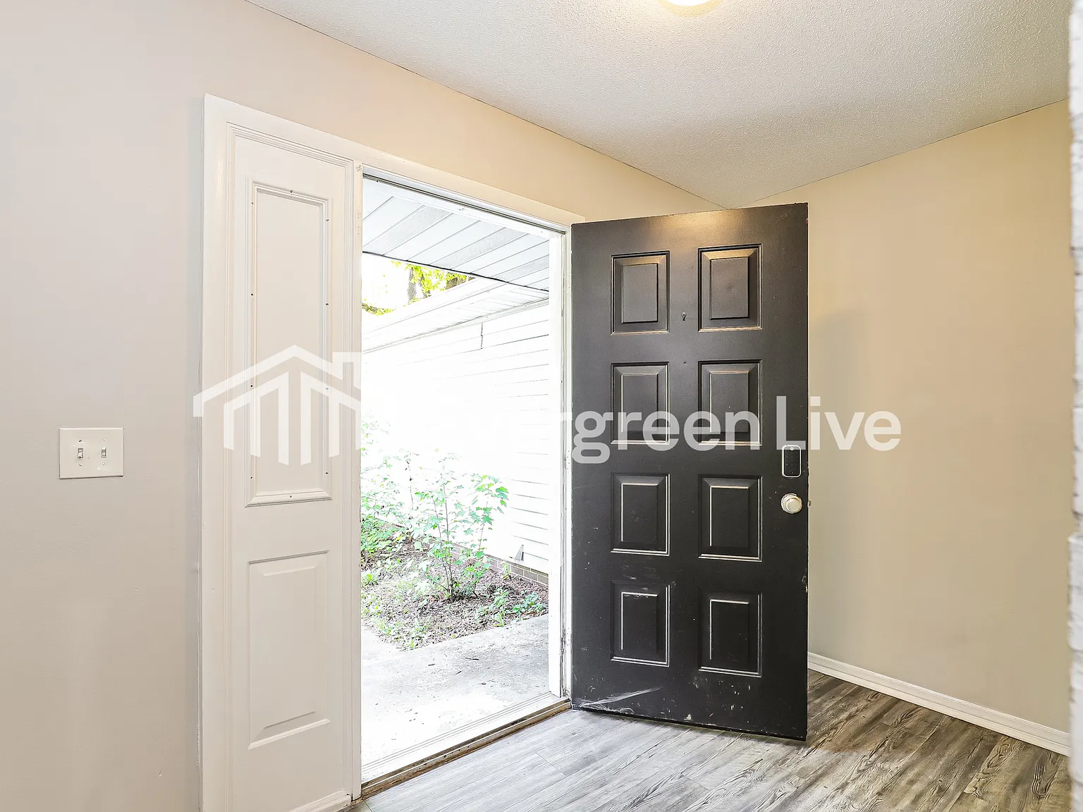 3 bed, 2.0 bath, 1456 sqft, $1,745 — Photo 3