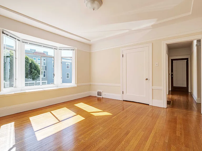1586 Chestnut St — Photo 2
