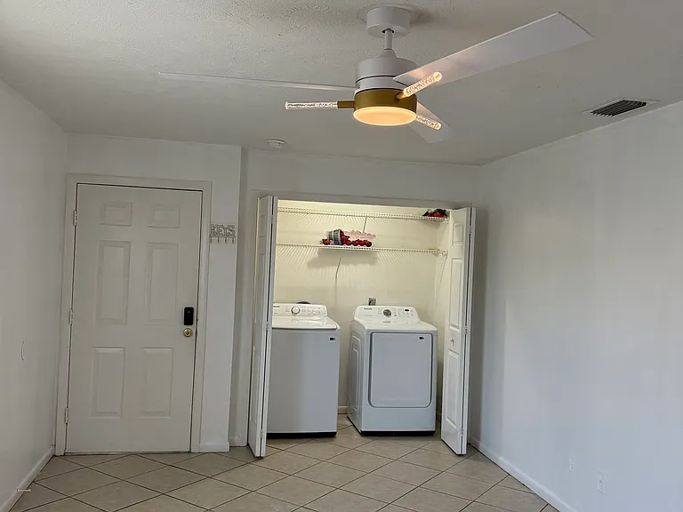 912 SE 13th St #3 — Photo 17