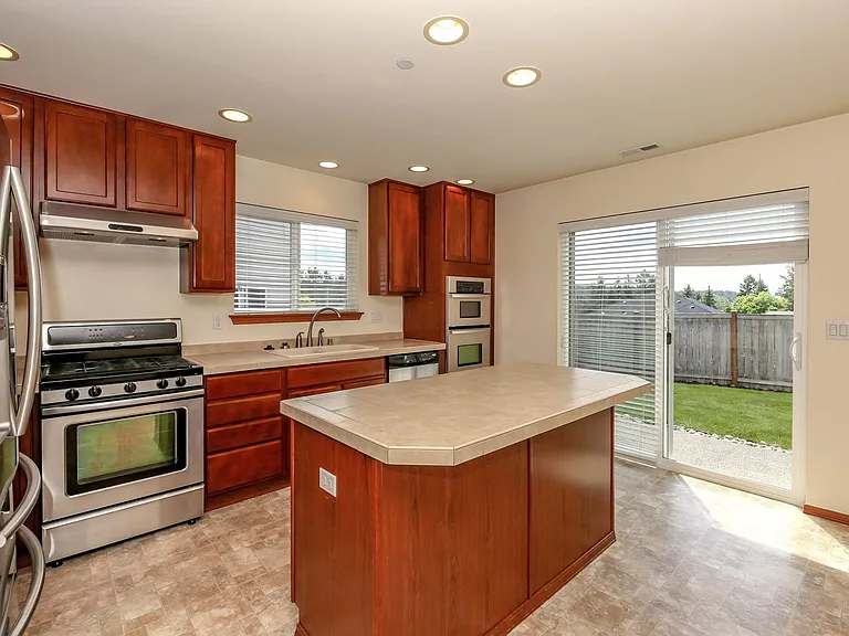 1187 Swan Loop — Photo 14