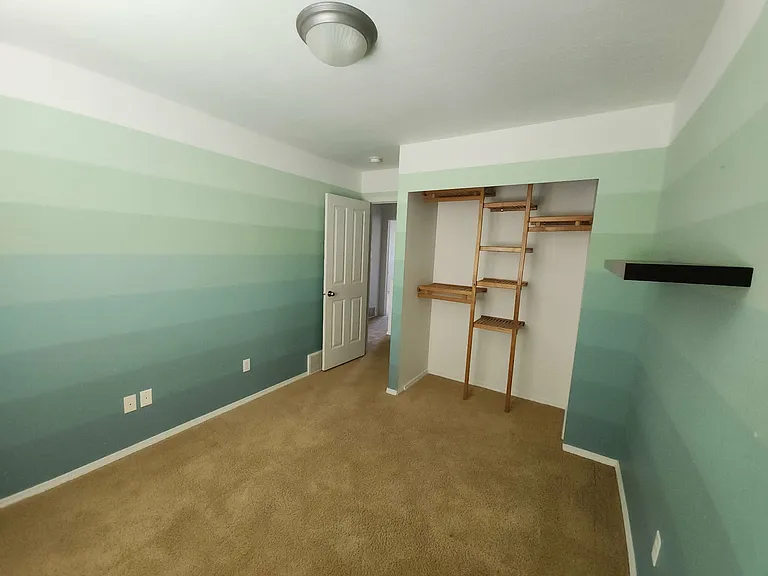 209 E Interlochen Ln — Photo 21