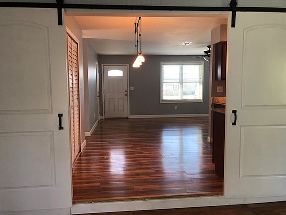 2nd image of 208 Trade Wind Ln