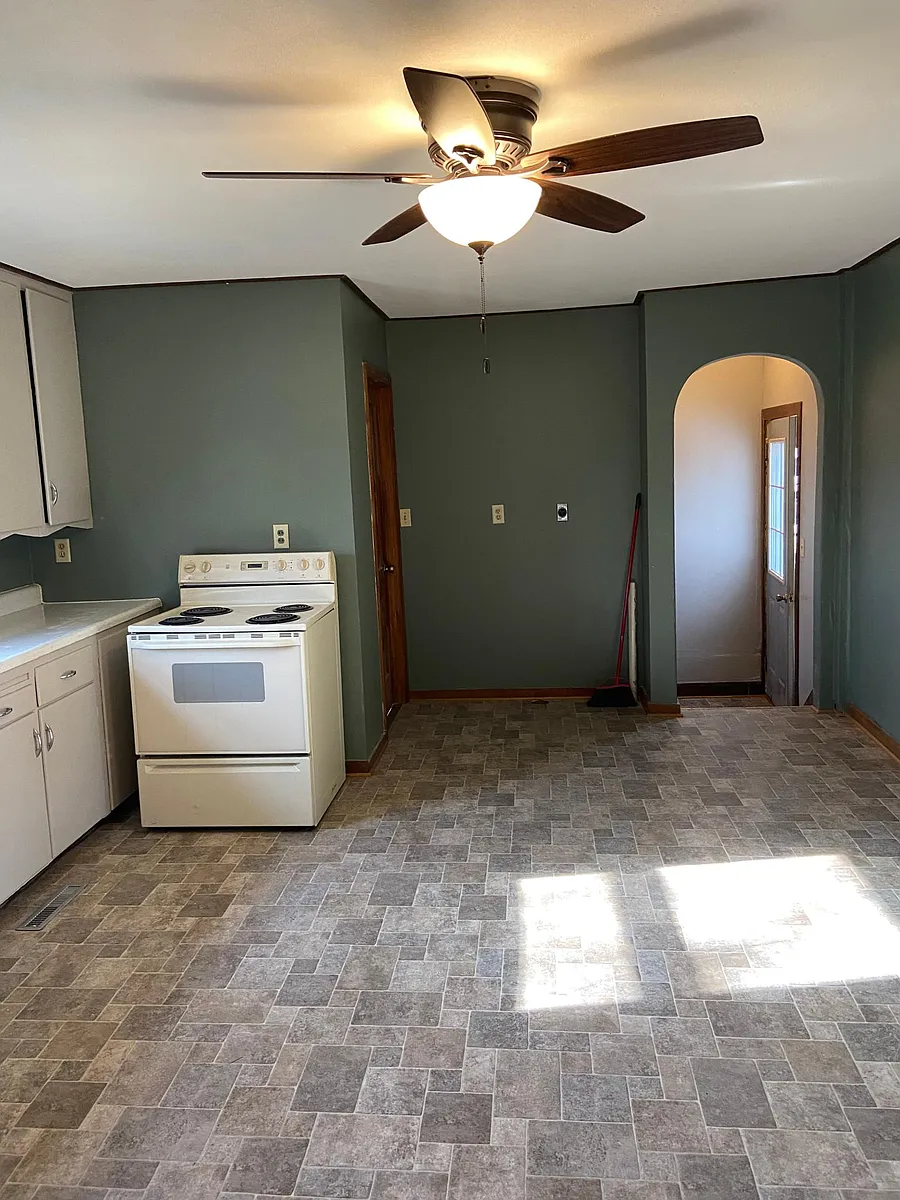 Kitchen/Dining - 107 N Grant St