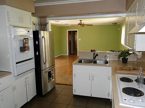 3rd image of 4839 Stillbrooke Dr